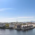 Rorbuleilighet Lysoya 1h アパート